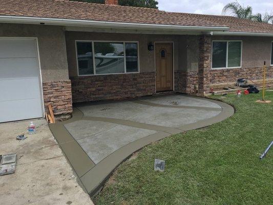 Custom Front Porch Concrete Design - Curved Border Finish