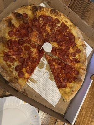 Pepperoni pizza (to go)
