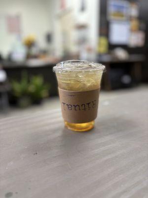 Nourishing tea lemonade .