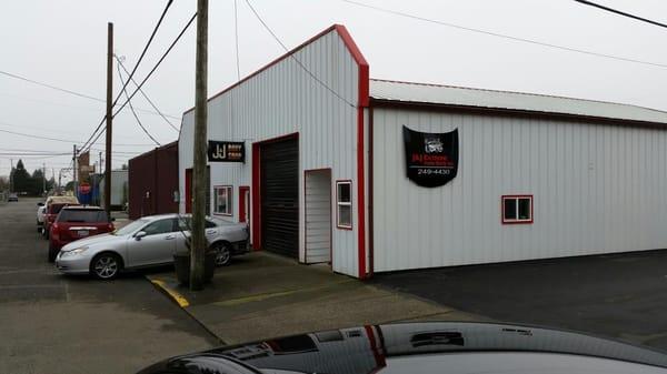 J & J Extreme Auto Body