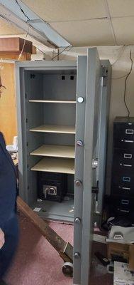 Dustin's Transportation & Installation