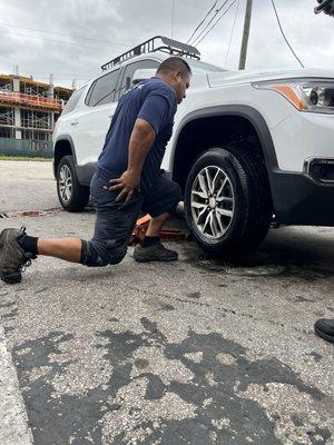 Pedro working to complete my purchase!