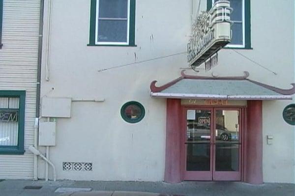 Too bad you can't see their excellent neon sign well in this photo.