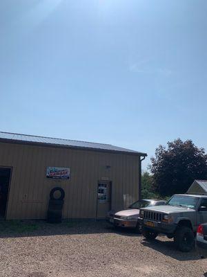 Salmonsen’s Garage