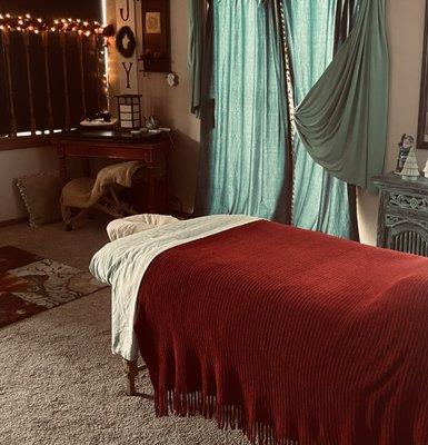 Kuzi Massage Arts is a 90's Throwback, home based massage and body arts studio in Castle Rock, CO