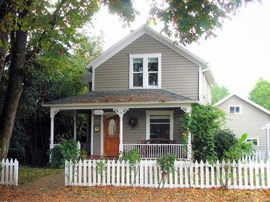 Peg and Rosa Buy Houses