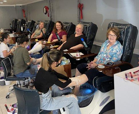 Four sisters, 2 Aunts, 2 Neices