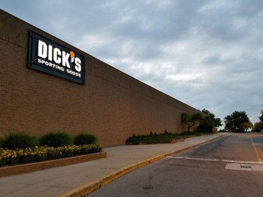 DICK'S Sporting Goods
