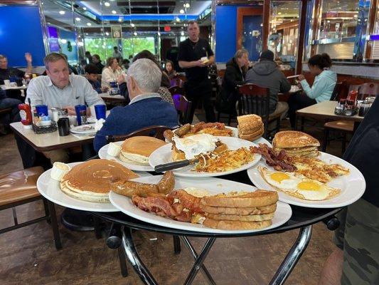This place has great choices and many favorite items. Here's a full breakfast!