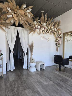 Most recommended for eyebrows and head spa.