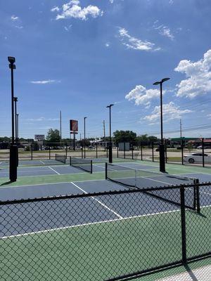 3 outdoor courts