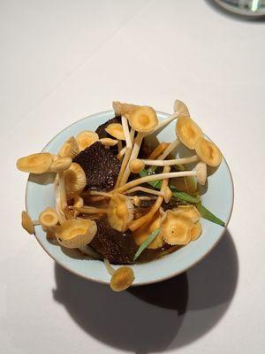 Golden enoki with truffle custard, foie gras, chicken broth IG: eatwithtako