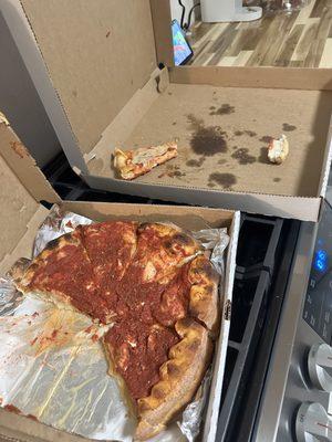 16" Red top pepperoni 18" Plain Cheese Pizza We were not too fond of the red top pepperoni