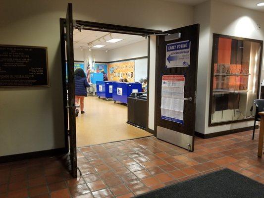 Chicago Public Library - Humboldt Park Branch