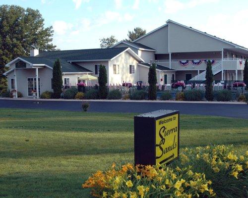 Sierra Sands Family Lodge