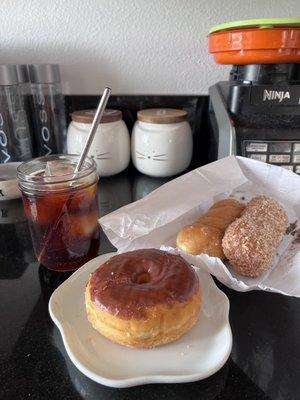 Mom's Donut and Chinese Food to Go