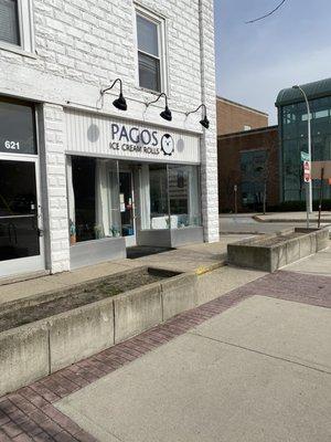 Pagos Ice Cream Rolls and Drinks