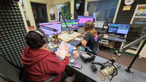 GLOW Morning Show with Tracy Escamilla