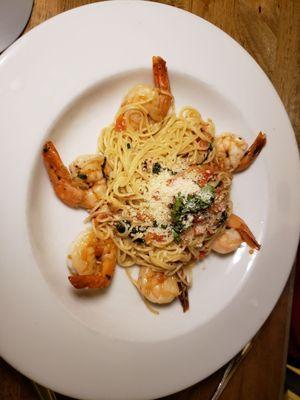 Shirmp Scampi pasta. My sister in law ordered this and she liked it. There wasn't really a chew to the angel hair pasta.