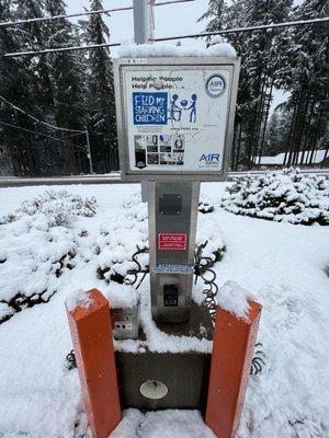 Air/water refill station at 76