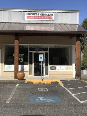 Did this place not make it? Doesn't appear to be open. Location was poor, so I would understand.