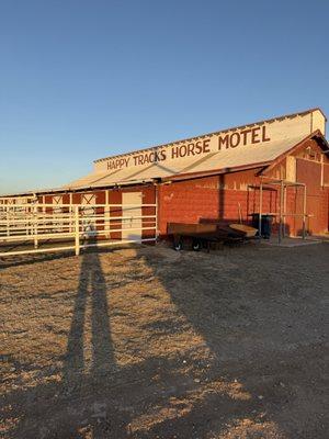 Happy Tracks Horse Motel