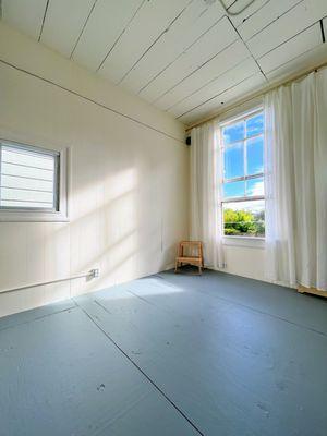 Rowena Mittal Yoga Shala is an urban oasis for 1:1 or 1:2 private yoga practice in Noe Valley, San Francisco, CA