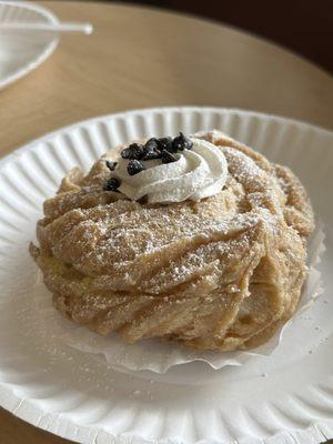 Zeppole with ricotta cream