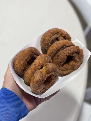 Pumpkin Cinnamon Donuts - IG: @nelson_eats