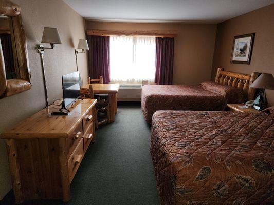 Pine Peaks Lodge and Suites