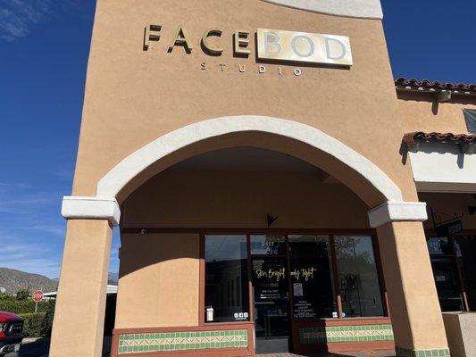 Studio front/Exterior