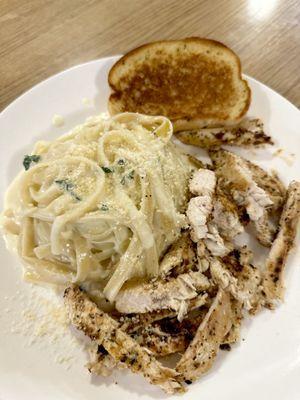 Fettuccine Alfredo with chicken