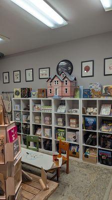 Honeybee Books & Tea