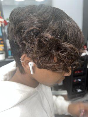 Short, pixie hairdo.