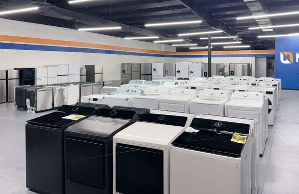 Noboxy showroom featuring premium open-box and scratch & dent appliances, all tested and backed by warranty.