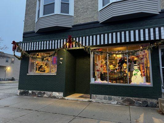 Chamberlains by Juls Floral & Gifts