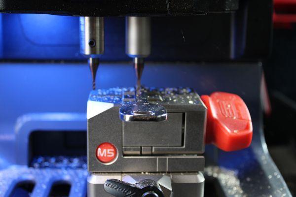 Uri’s Automotive Locksmith