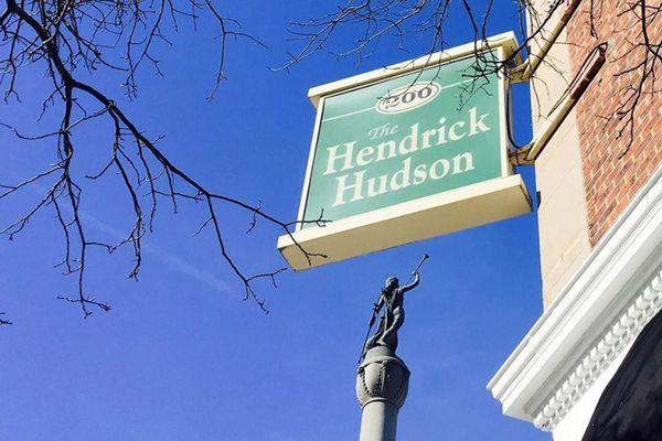 Hendrick Hudson Apartments Sign