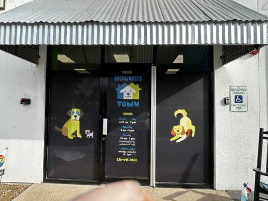 Hounds Town - St. Charles