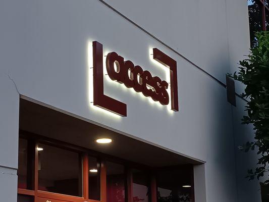 Custom metal cans with LED illuminated back