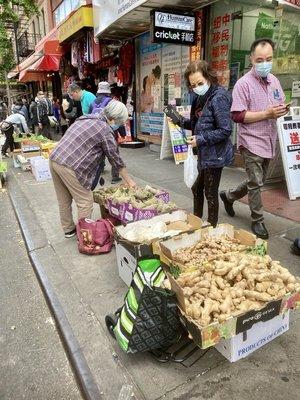 Sidewalk Joong seller
