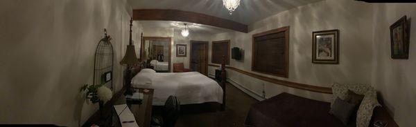 Panoramic of the whole, amazingly comfortable, room!