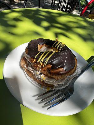 Deluxe Cakes and Pastries