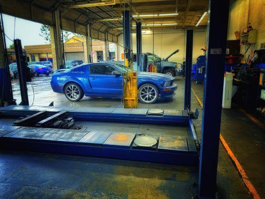 Hidalgo getting a new radiator, after 200k miles it was time for a new one.