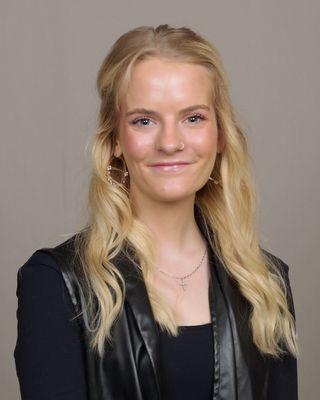 Abigail Carpentar, Aesthetician