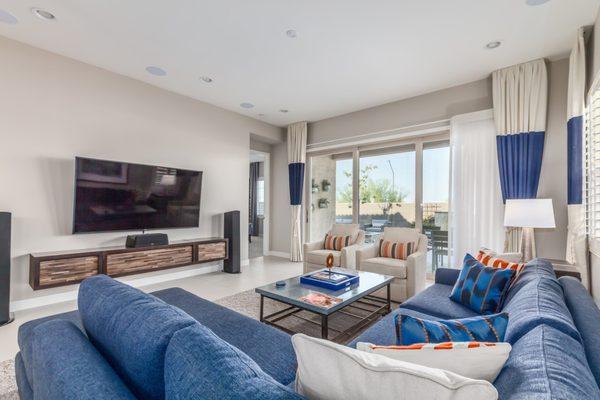 Family room w/ 10' ceilings and oversized sliding door!