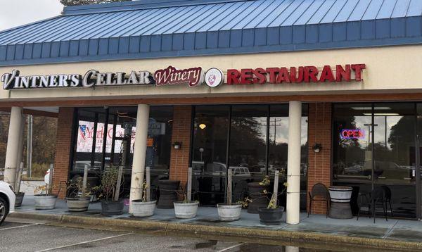 Vintner's Cellar Winery of Yorktown