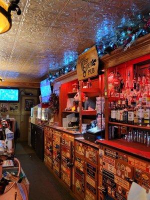 Carrie's West Side Pub