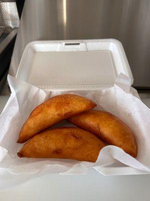 Empanadas de pollo, queso y carne