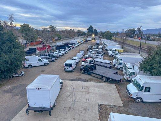 All commercial trucks available! Box Trucks, Flatbeds, Dump Truck, Tow Truck, Work Vans, Step Vans, Boom Trucks, and More!